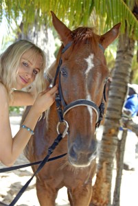 Model Elischeba Wilde mit Pferd